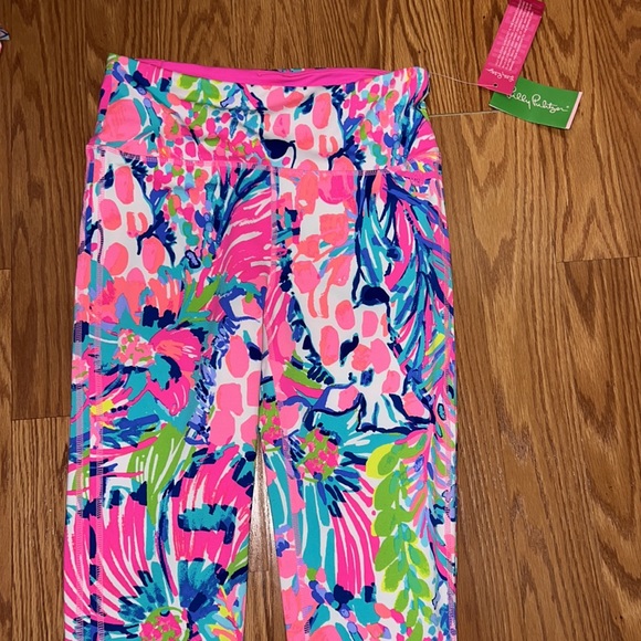 Lilly Pulitzer Gumbo Limbo Luxletic Weekender Leggings size Medium-NWT - Picture 2 of 6